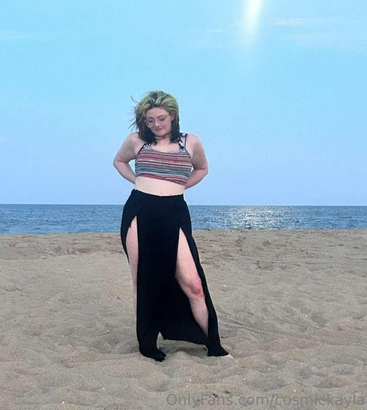 Im tryna go back to the beach one more time before summer en..