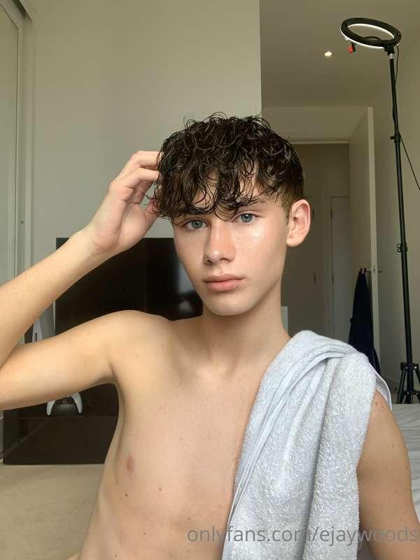 after the shower 💦 would you rather?..

(𝐬𝐞𝐧𝐝 𝐚 𝐭𝐢𝐩, 𝐠𝐞𝐭 𝐚 𝐫..