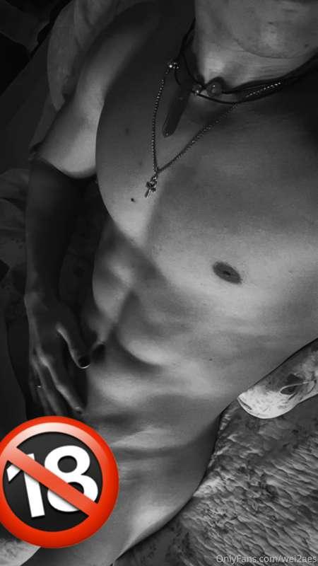 20s video of me naked in bed teasing with only pillow coveri..