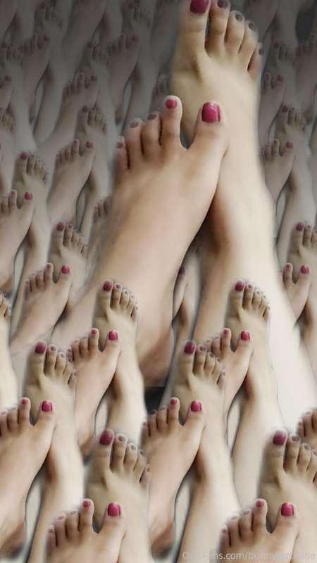 Feet heaven 🤤