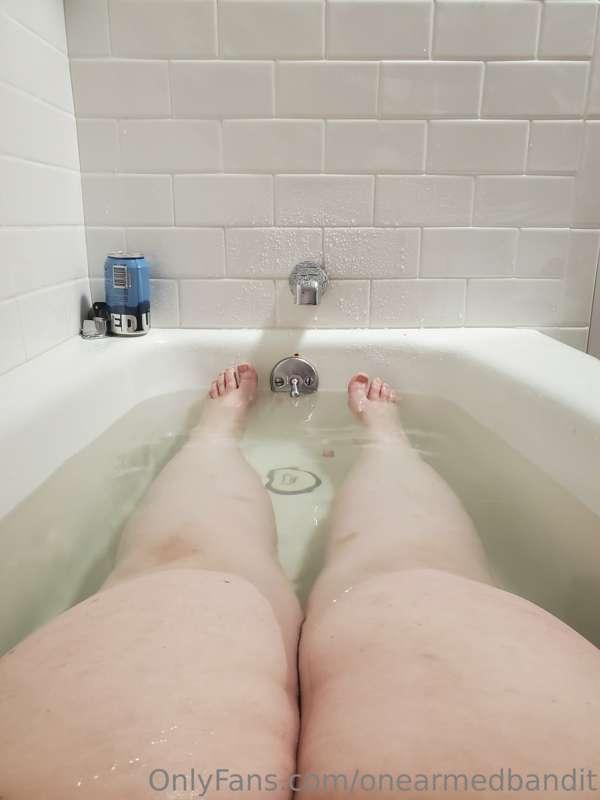 Enjoyed a nice bath tonight. Gotta love when the thighs are ..