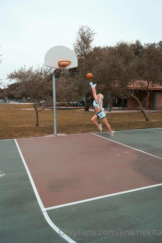 so am i shooting the ball or am i catching it? (⊙_(⊙_⊙)_⊙)