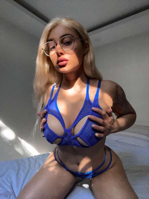 I want to feel your dick on my lips💦💦💦