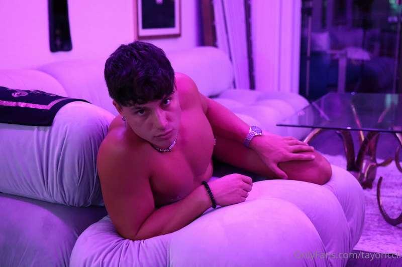 Imagine fucking me from behind like this Oo