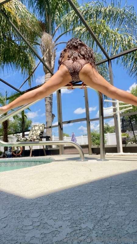🤷🏽‍♀️🌴☀️🍑