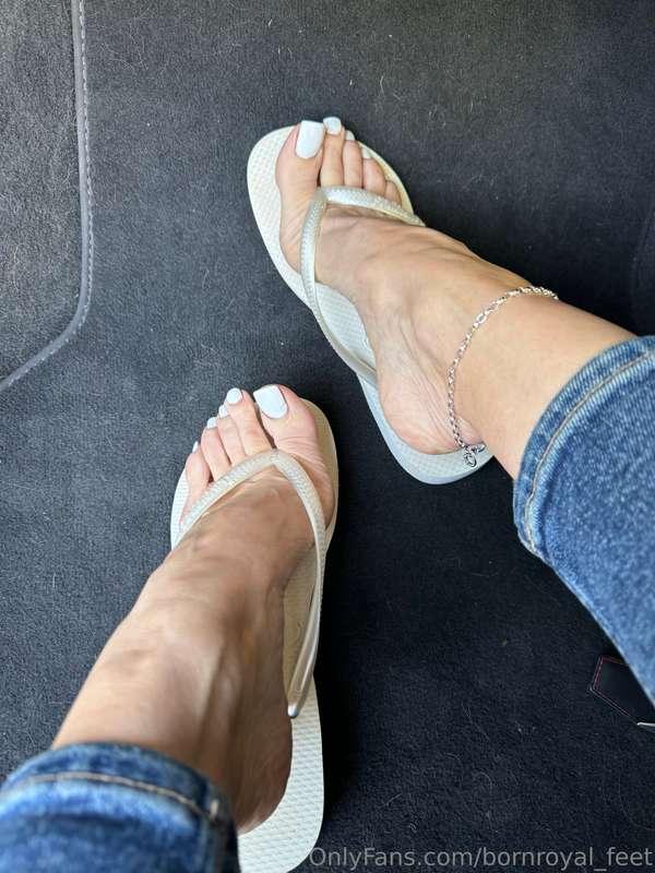 bornroyal_feet image #2