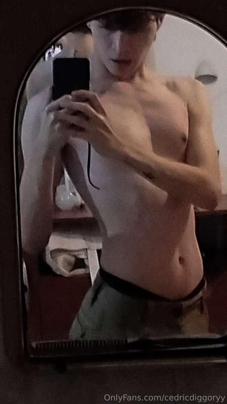 I came back from training and ended up very hot 🥵