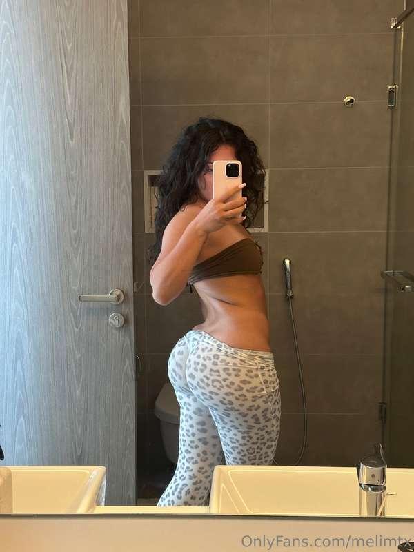 send me a 🍑 if you're around rn ;)
