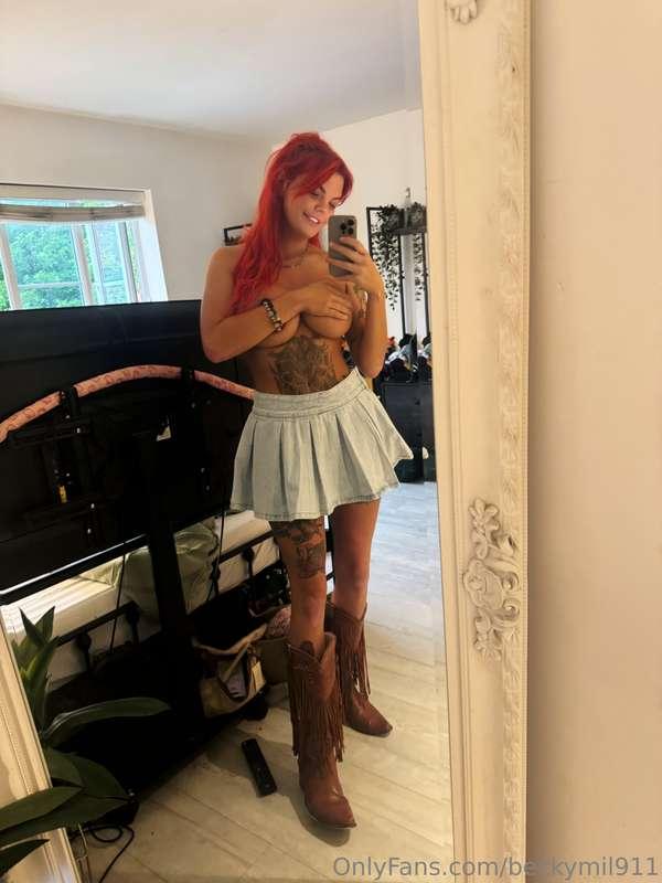 Do you like my boots? 👀 