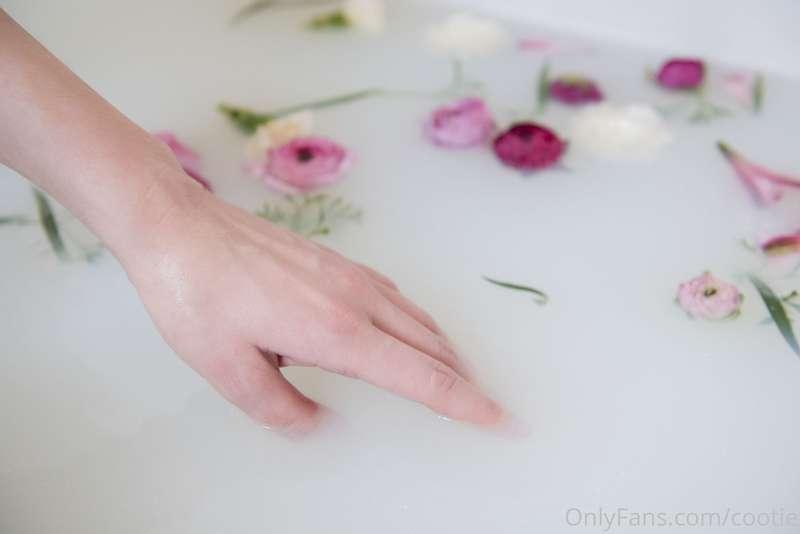 Stay tuned next week for some uncensored milk bath content🛁 ..