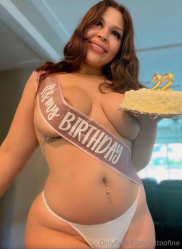 It’s my bday🥳🎉🎂 show me some loveee