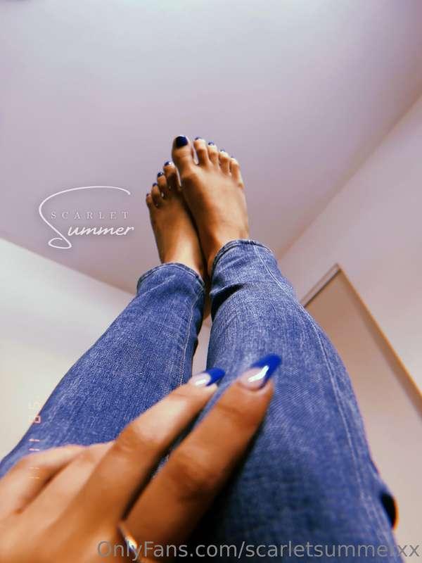 suck my toes? 🥵