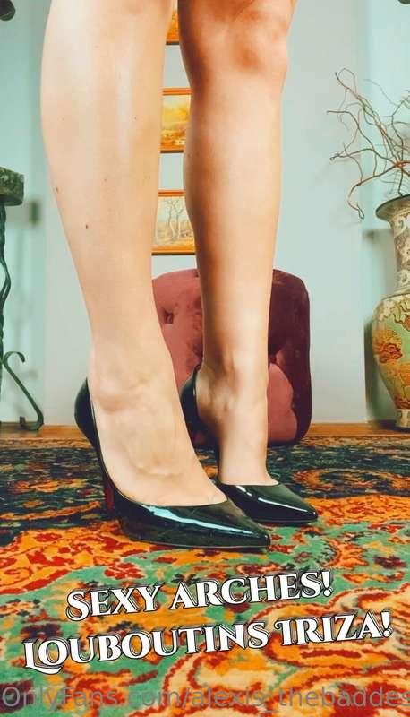 Ask me for the full clip!
👠Louboutins Iriza Legs Tease 
& Be..