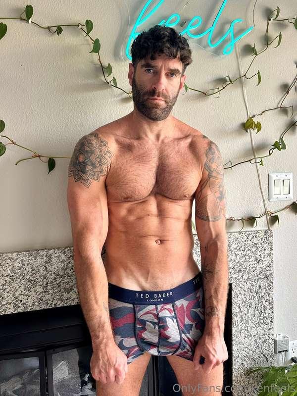 Can you keep your eyes off this body? 🥵
