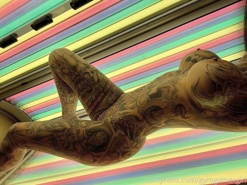 Are you ready to take a tan with me ? ❤️🌈💦