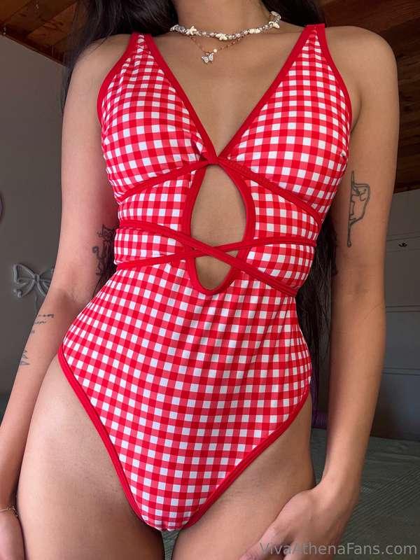 could you help me untie my swimsuit? ❤️