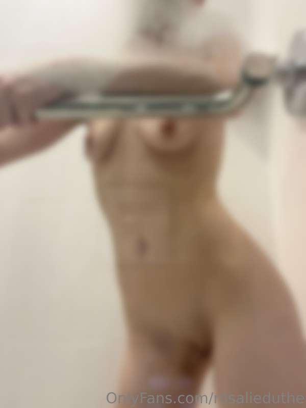 ✨unblur me✨ let’s get clean so we can get dirty 🚿💦