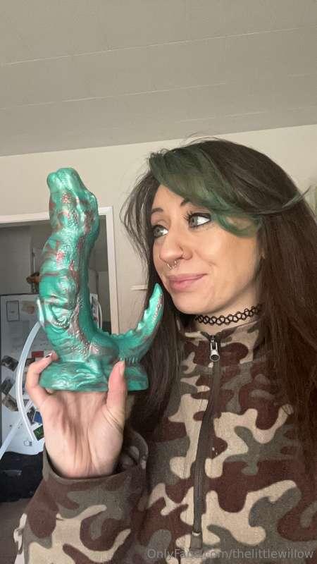 I'm split - use this beautiful dildo and have it cream in me..