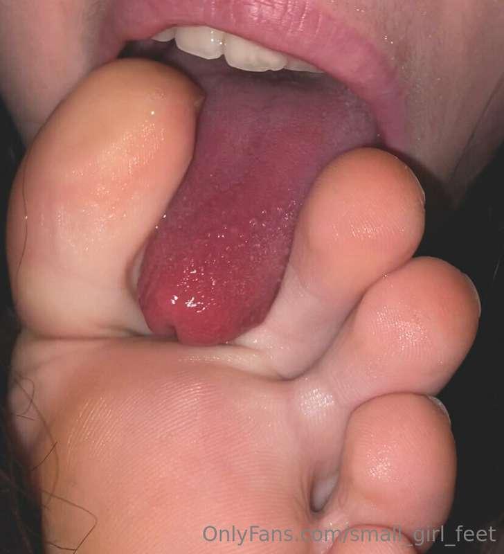 Worshiping up close 🥵🤤