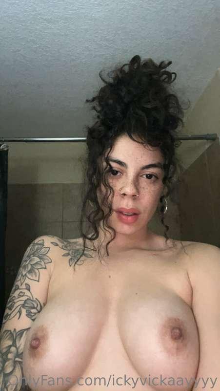 ickyvickaayyyy image #1
