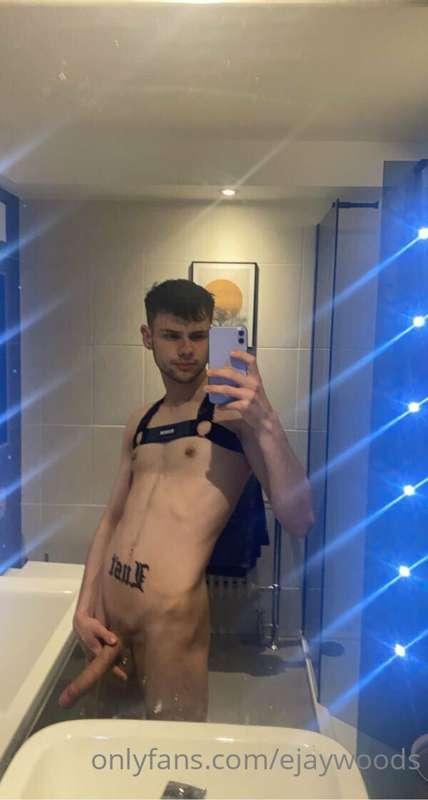 my mate @jake_london has just started an OnlyFans so he coul..