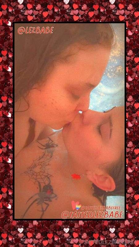 Hot lesbian content available ‼️‼️> Onlyfans.com/tattedlezba..
