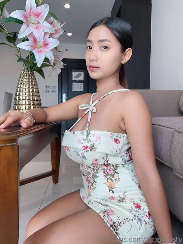 wanna undress nature’s finest? 🌼