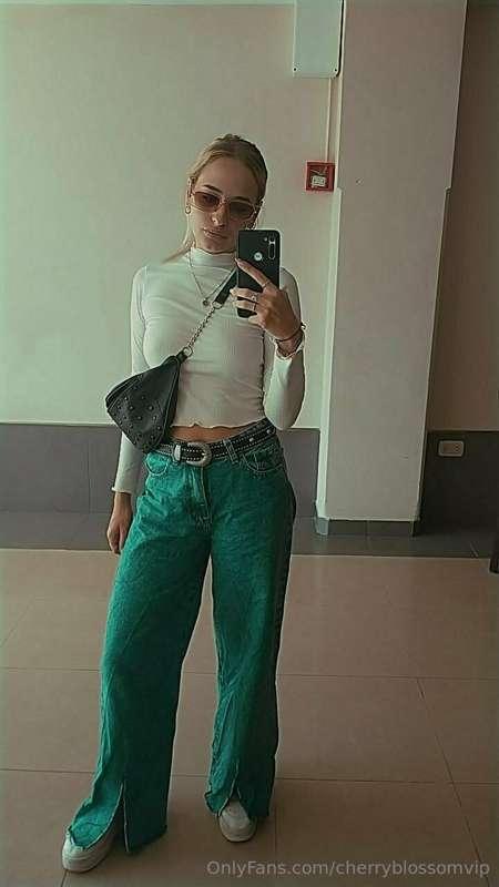 @annachiaraxo just moved to Miami, she is making the freakie..