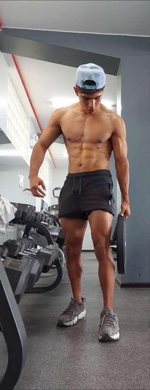 Looking for a big, veiny cock and a nice ass too? 🍑🍆💦@big_ez..