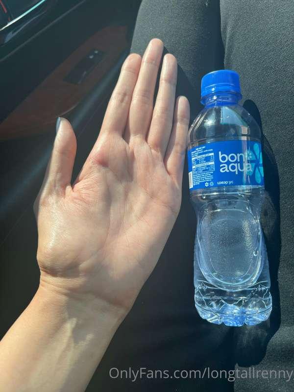 Who has bigger hand?
