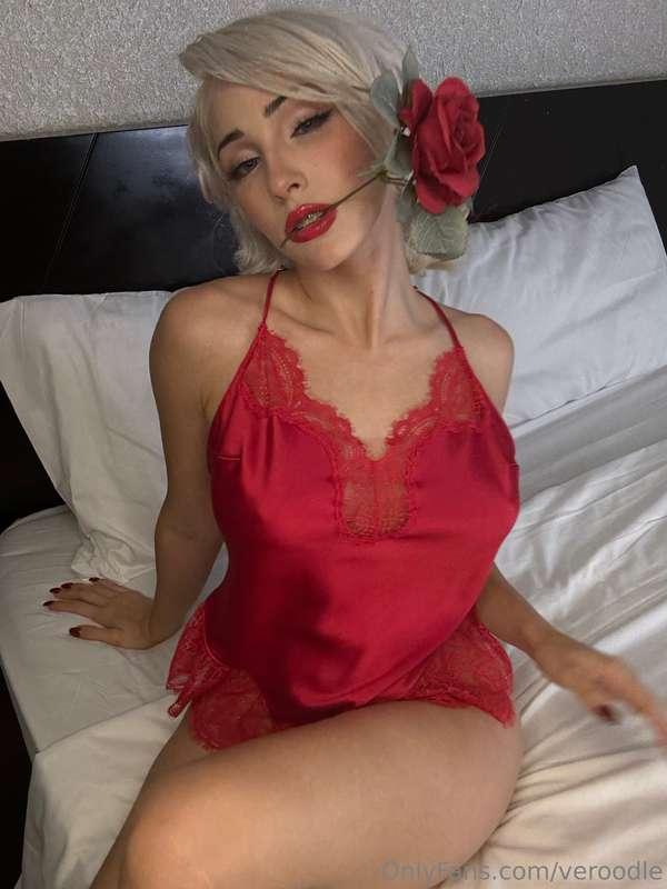 flower for my naughty lover boy 🥰 4 steamy pics just for you..