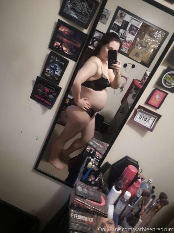 Happy 27 weeks to me and 3rd trimester ~ my body is still lo..