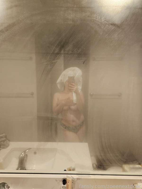zoeenextdoor image #5
