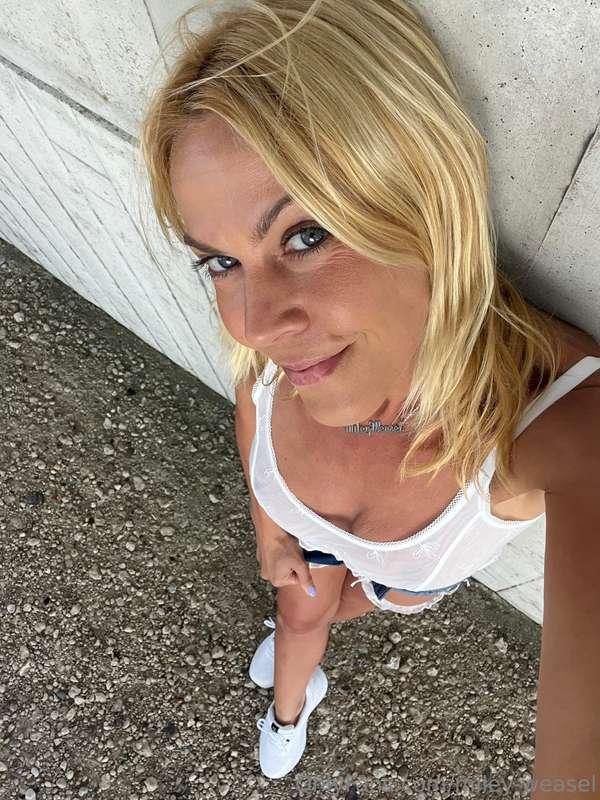 Hi :)