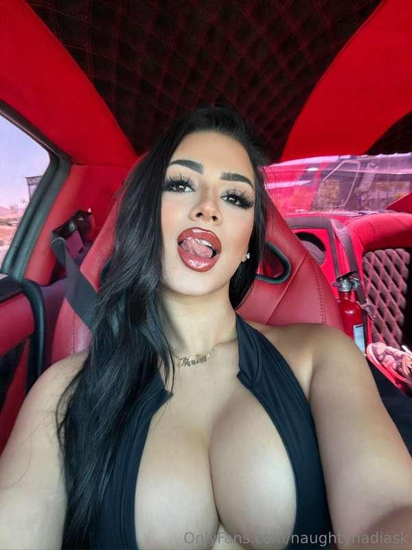 What do u think these lips are good for? 💋