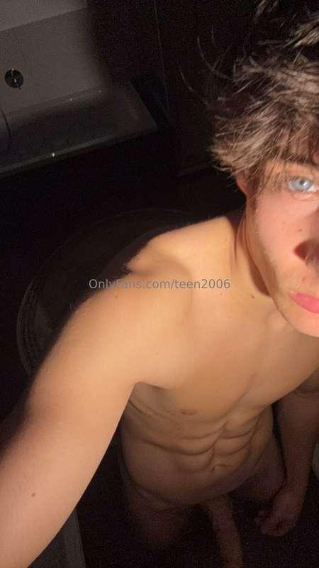 What do you like most about the picture😘🤤😉? 