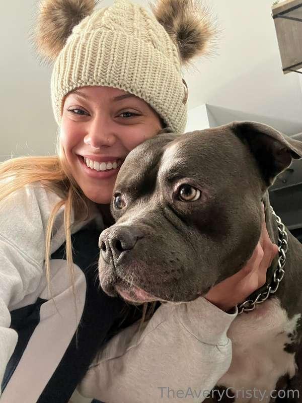 Time for a walk 🤙🏼💕🐶💃🏼 #pitmom // I’ll be logging on to chat..