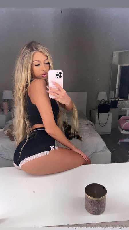 Let’s turn up the heat 🔥 DM me and let’s sext 💬