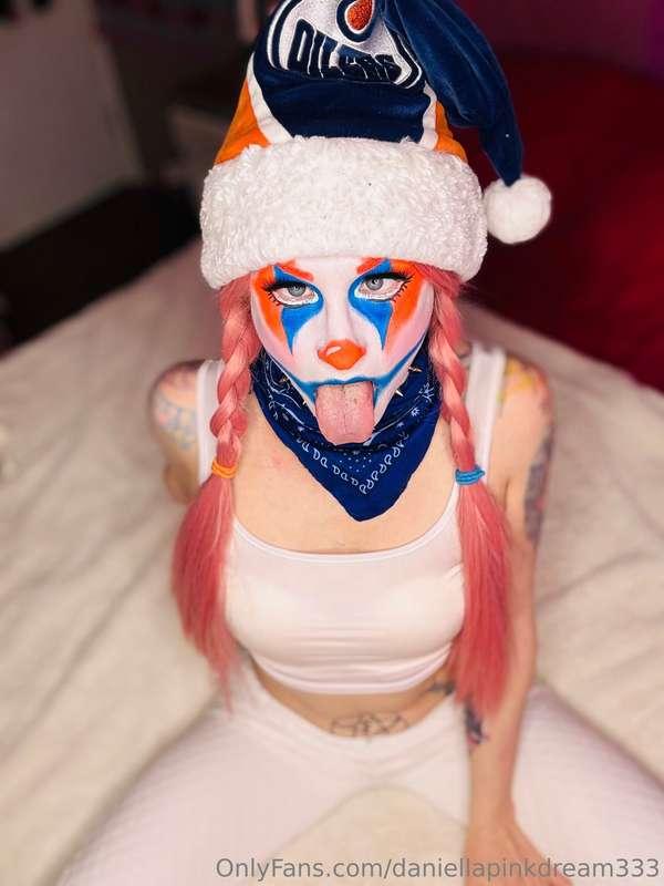 Merry XXXmas babes 🤡🩷🎈 VIP page is 75% off limited spots ava..