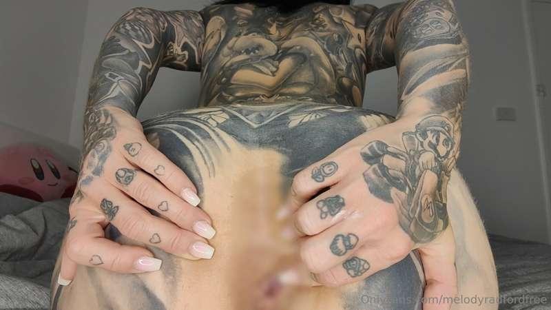 Asshole and fart fetish video 😉 last night on the bed fresh ..