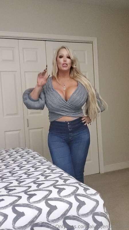 Do I look hot in jeans?😈