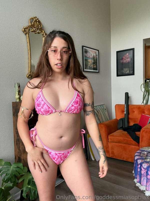 New pink bikini how do you like it??