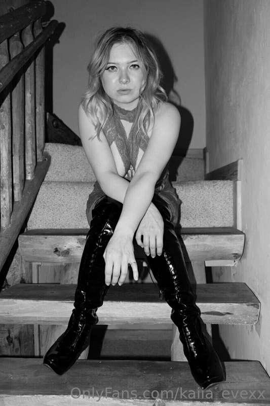 accepting submissives and boot slaves @kaiia_eve