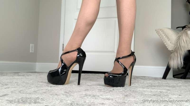 With or without heels? (Sounds like a U2 song 🎵)