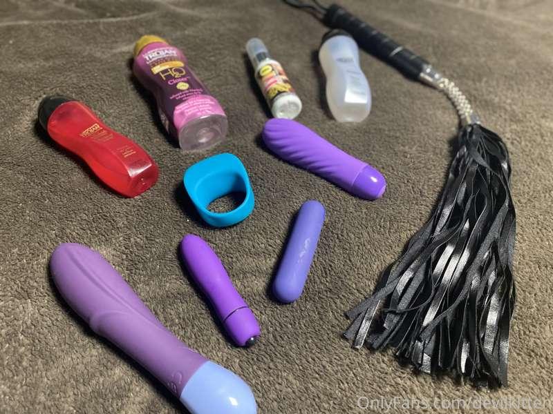 request some custom content with any one of these toys 🤤🤤🤤