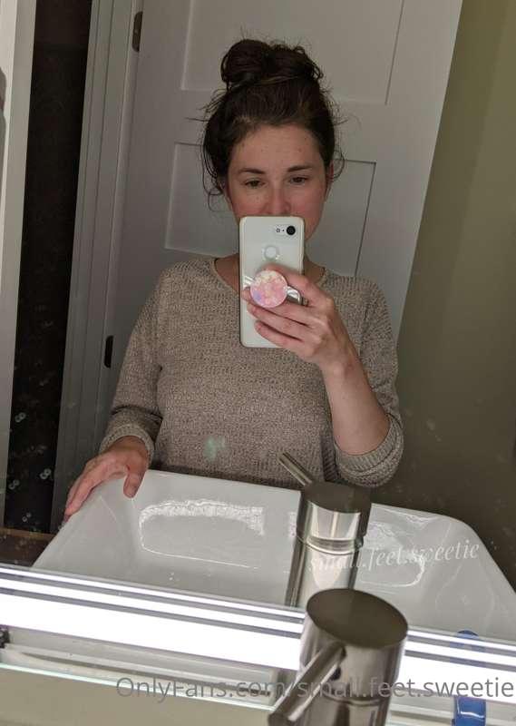 small.feet.sweetie main image