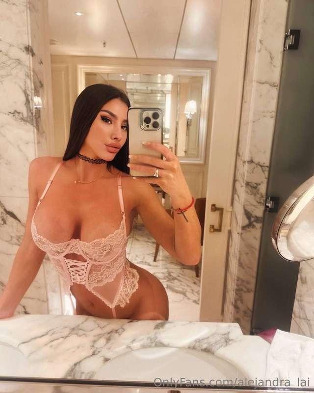 Queres ver como se la chupo BB y arde de placer?