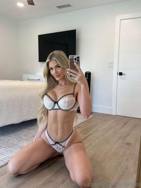 scarlettkissesxo main image