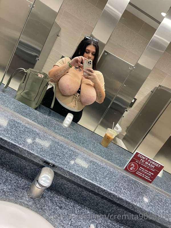 Airport titties or plane titties? 👀