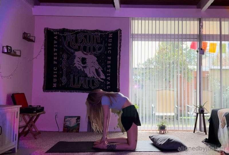 Ustrasana or Camel pose 🐪
This is a great heart chakra opene..